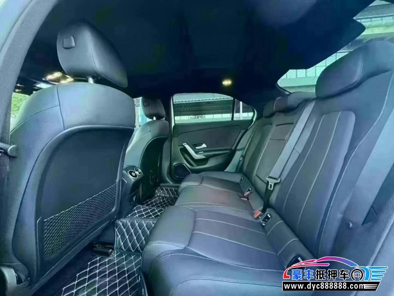 22年奔驰A轿车抵押车出售