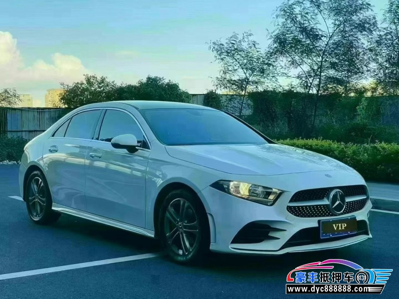 22年奔驰A轿车抵押车出售