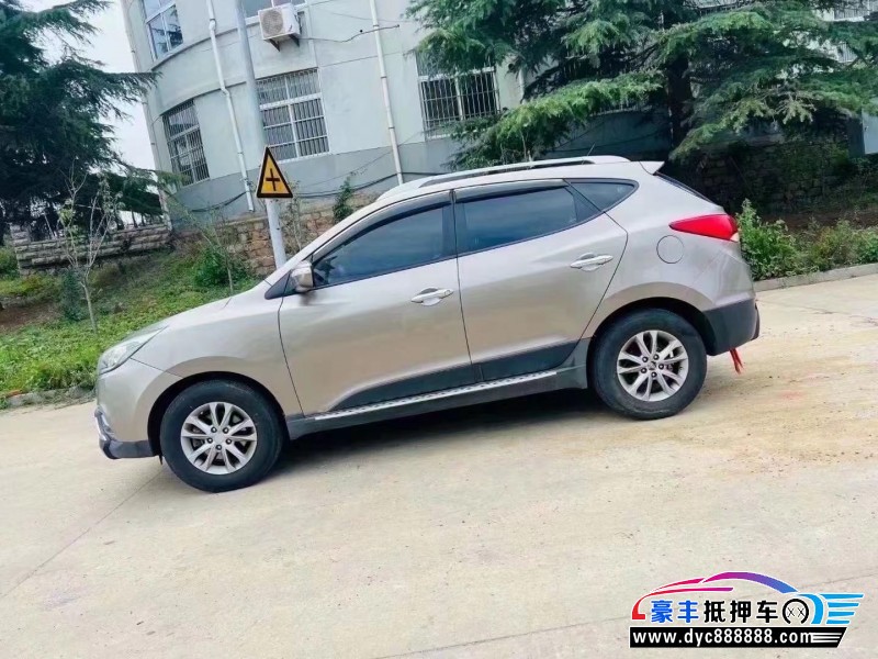 14年现代ix35轿车抵押车出售