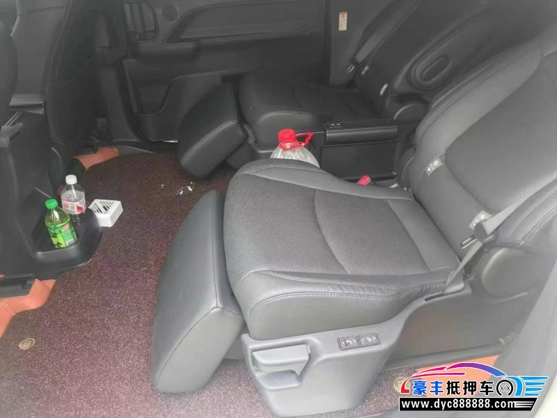 24年丰田塞纳轿车抵押车出售