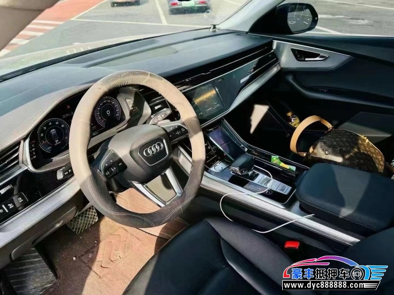 20年奥迪Q8轿车抵押车出售