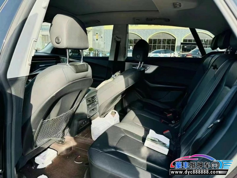 20年奥迪Q8轿车抵押车出售