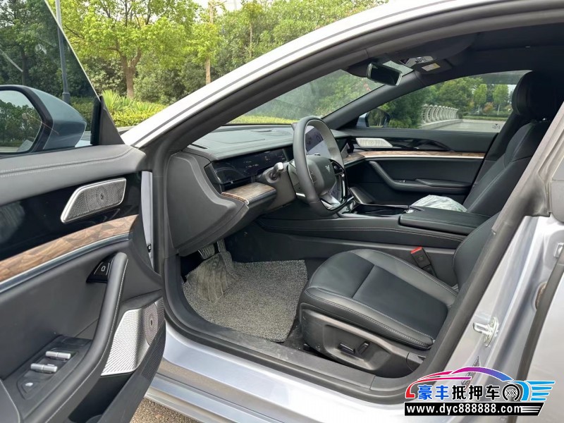 23年哪吒S轿车抵押车出售