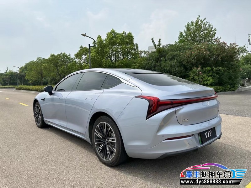 23年哪吒S轿车抵押车出售