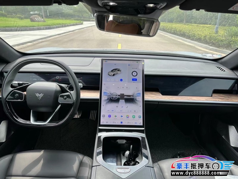 23年哪吒S轿车抵押车出售