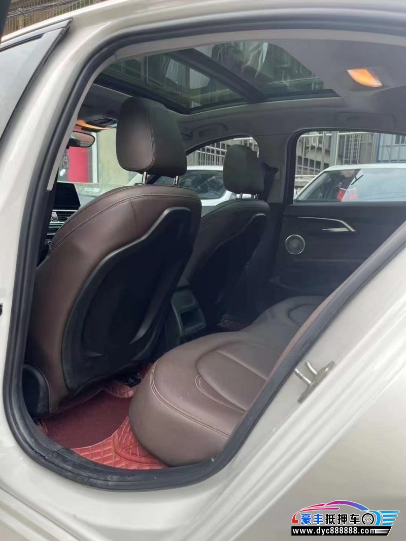 22年宝马1系轿车抵押车出售