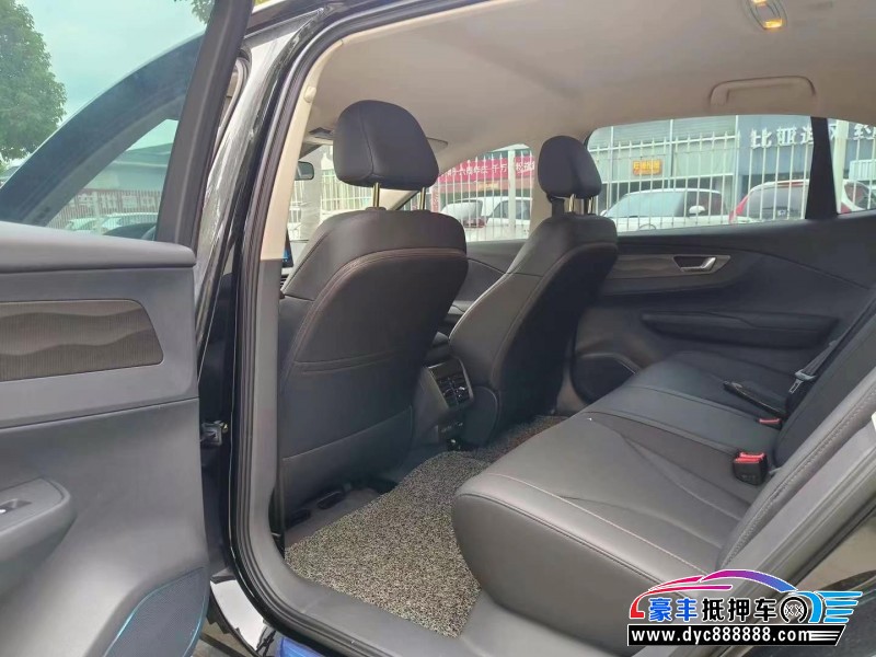 24年红旗EQM5轿车抵押车出售