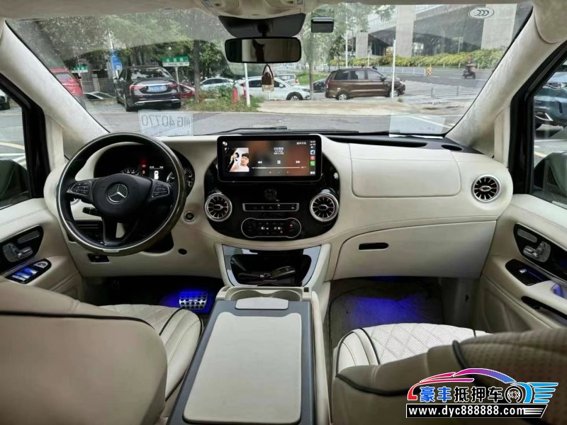 17年奔驰威霆轿车抵押车出售