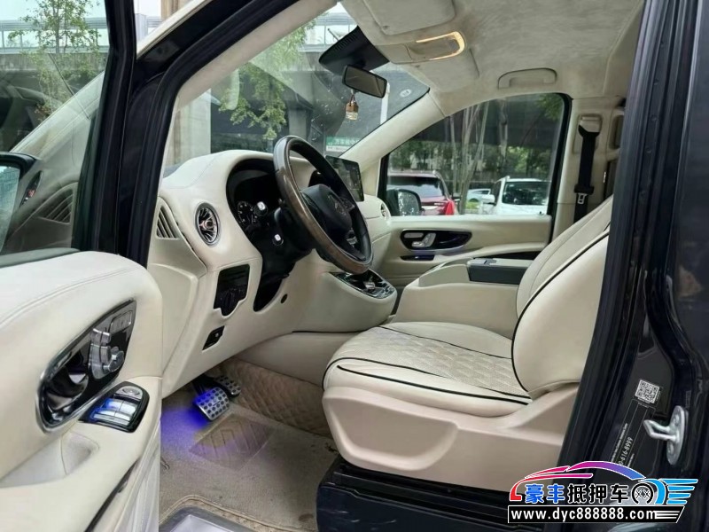 17年奔驰威霆轿车抵押车出售