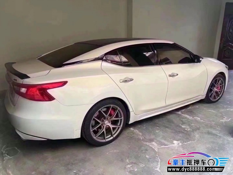 16年日产西玛轿车抵押车出售