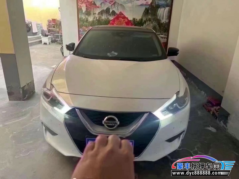 16年日产西玛轿车抵押车出售