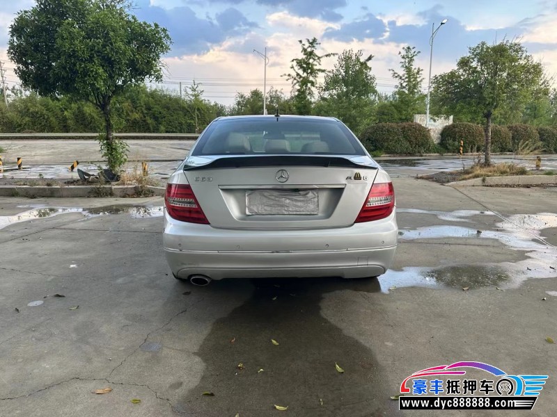 13年奔驰C轿车抵押车出售