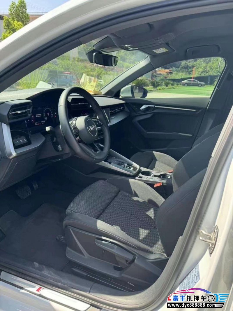 24年奥迪A3轿车抵押车出售