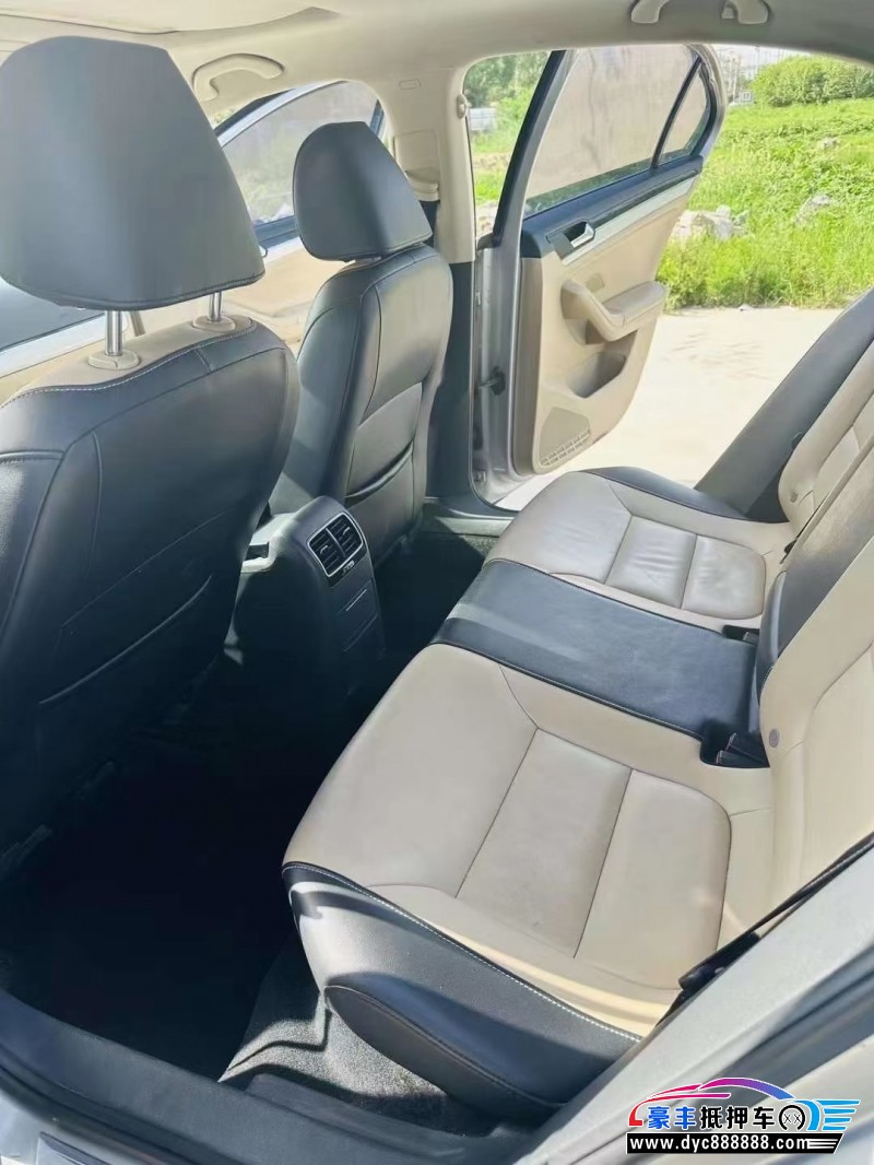 15年大众速腾轿车抵押车出售