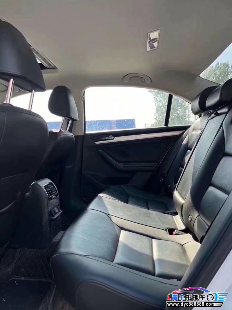 16年大众速腾轿车抵押车出售