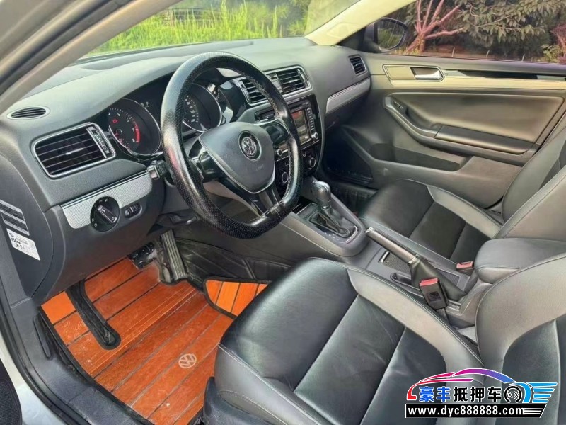 16年大众速腾轿车抵押车出售