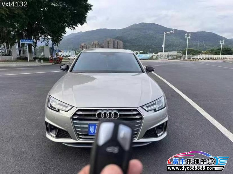 抵押车出售19年奥迪A4L轿车