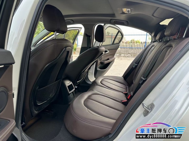 20年宝马1系轿车抵押车出售