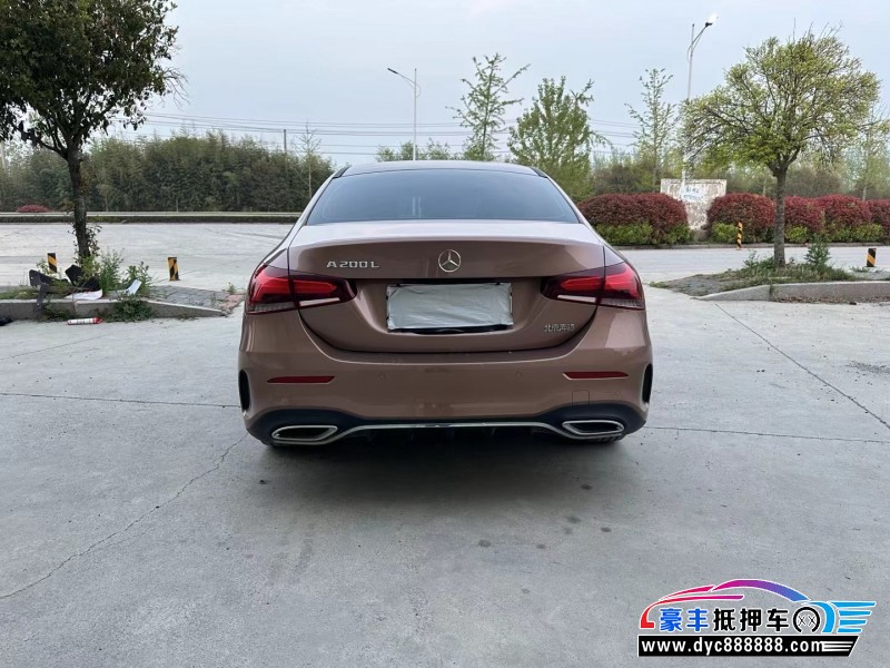 21年奔驰A轿车抵押车出售