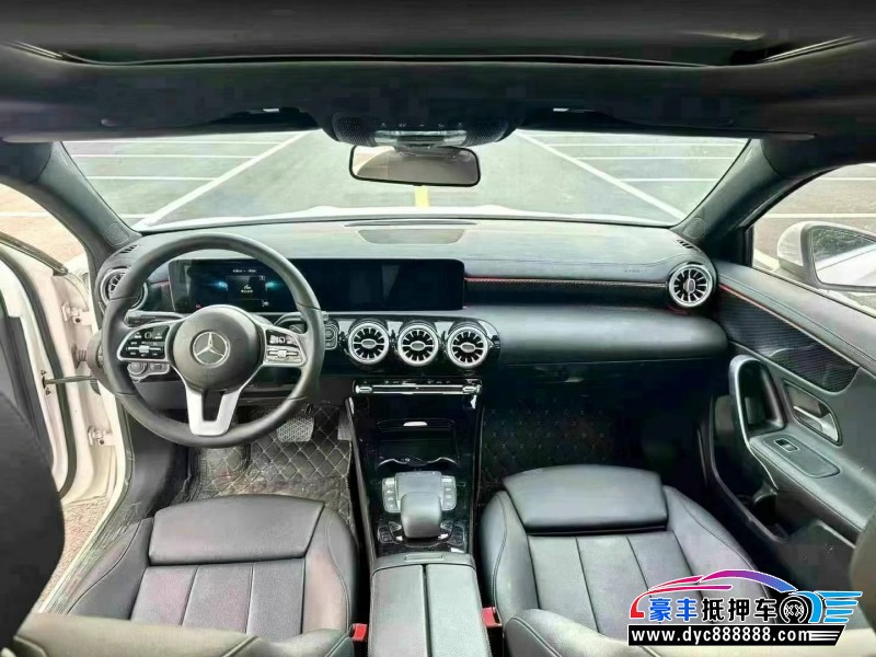 22年奔驰A轿车抵押车出售