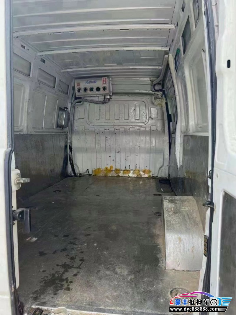 21年上汽大通V80轿车抵押车出售