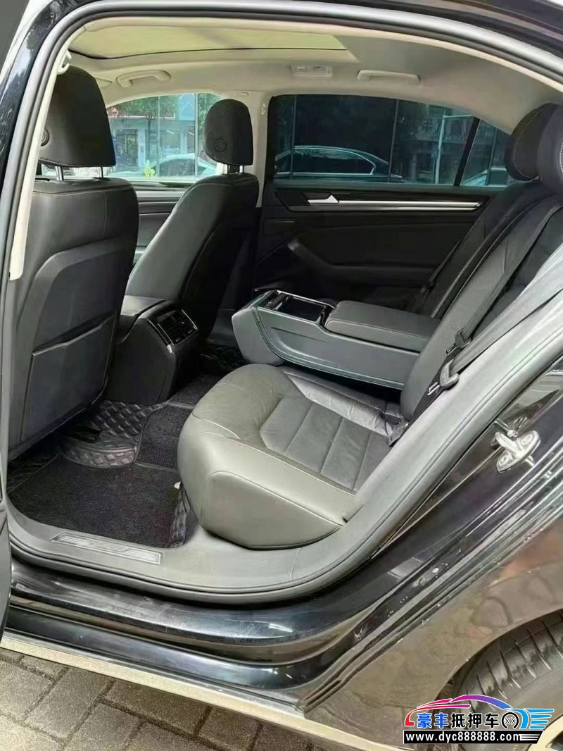 18年大众辉昂轿车抵押车出售