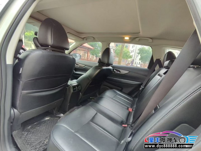 14年日产奇骏轿车抵押车出售