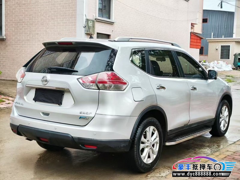 14年日产奇骏轿车抵押车出售