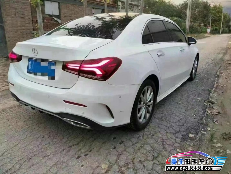 21年奔驰A轿车抵押车出售