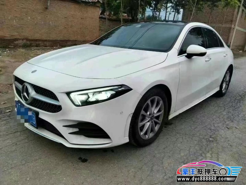 21年奔驰A轿车抵押车出售