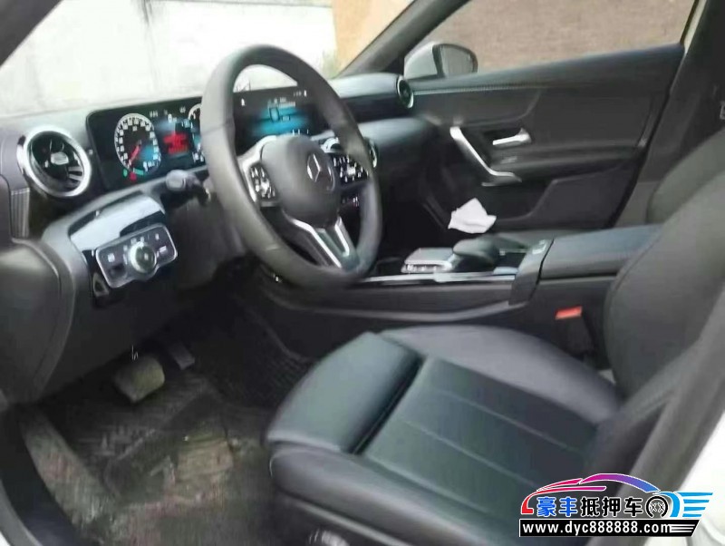 21年奔驰A轿车抵押车出售