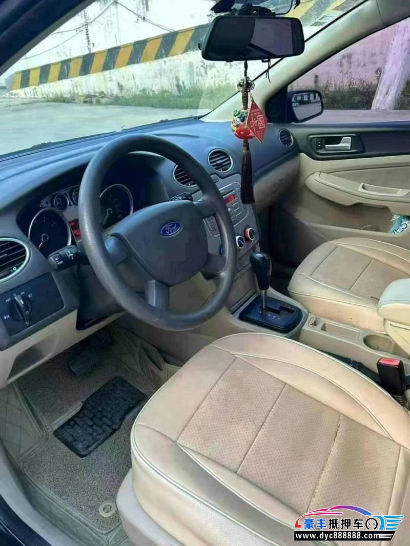 13年福特福克斯轿车抵押车出售