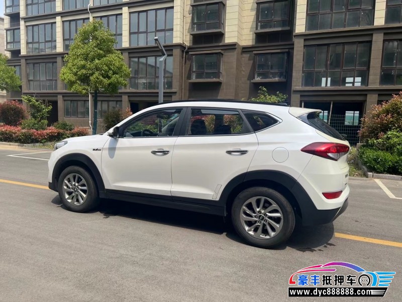 16年现代途胜轿车抵押车出售