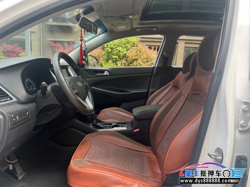 16年现代途胜轿车抵押车出售