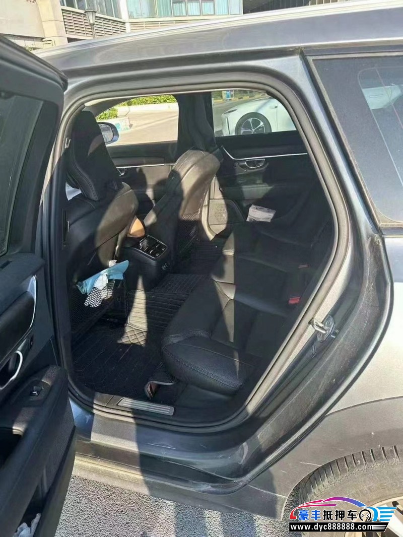 19年沃尔沃v90轿车抵押车出售