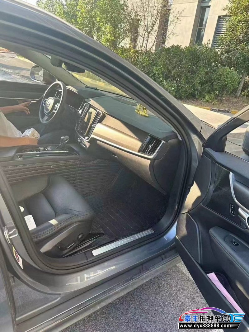 19年沃尔沃v90轿车抵押车出售