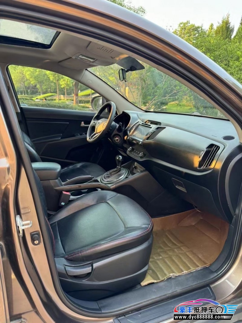 14年起亚智跑轿车抵押车出售