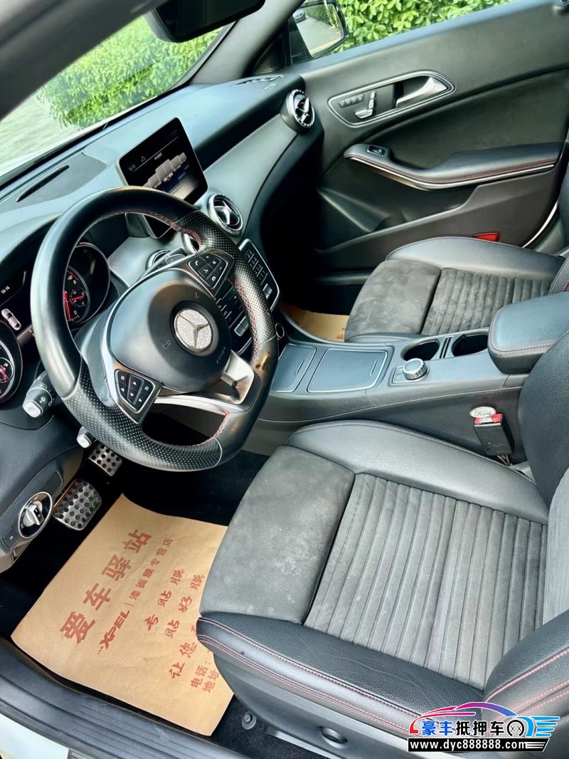 17年奔驰CLA轿车抵押车出售