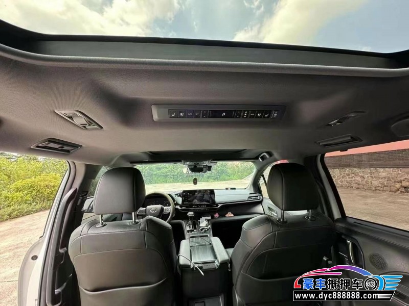 23年丰田塞纳轿车抵押车出售