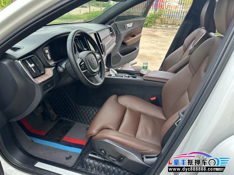 23年沃尔沃XC60轿车抵押车出售