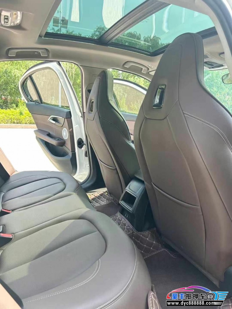 22年宝马1系轿车抵押车出售