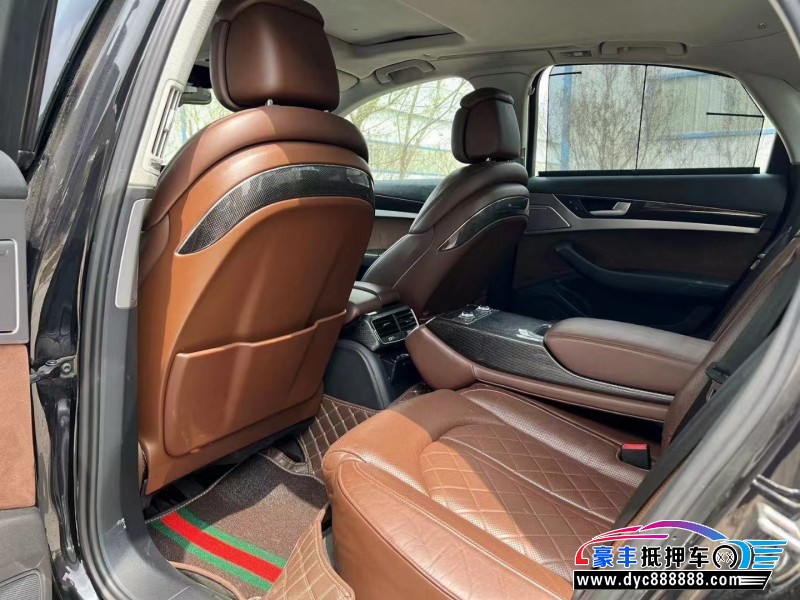 14年奥迪S8轿车抵押车出售