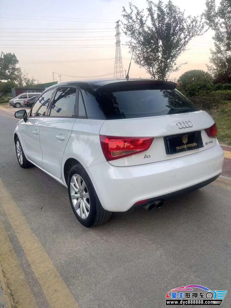 15年奥迪A1轿车抵押车出售
