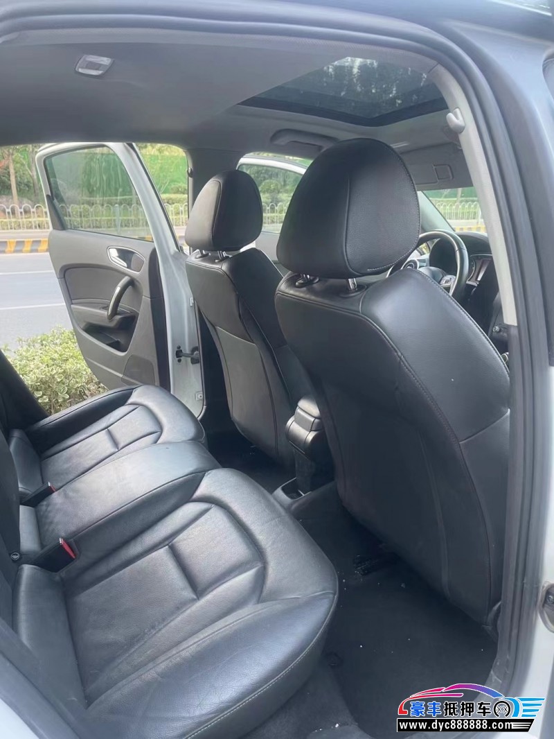 15年奥迪A1轿车抵押车出售