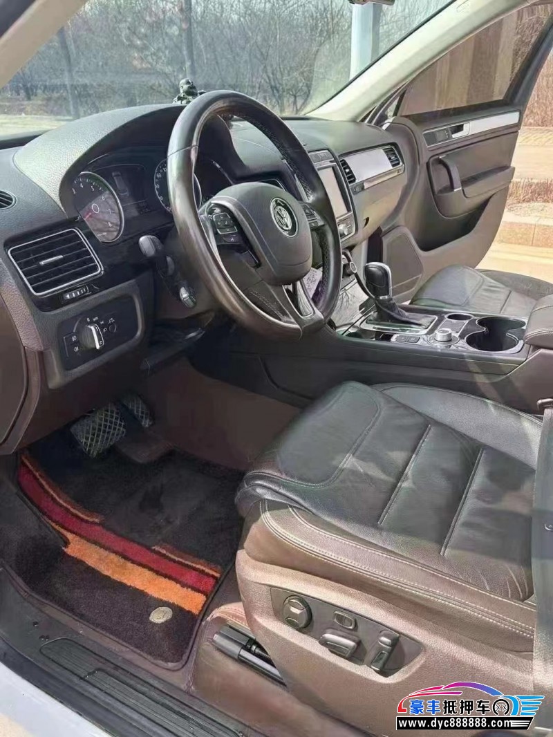 17年大众途锐轿车抵押车出售