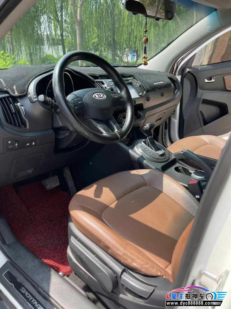 13年起亚智跑轿车抵押车出售