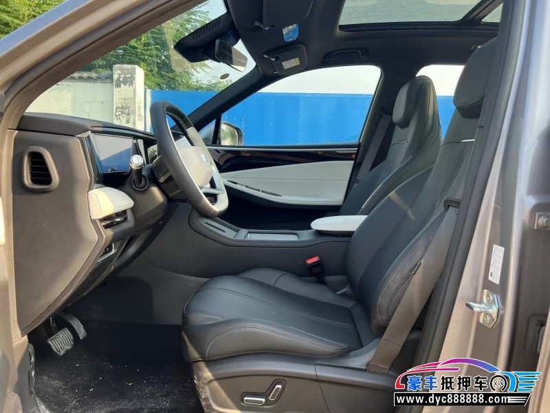 24年吉利银河L7轿车抵押车出售