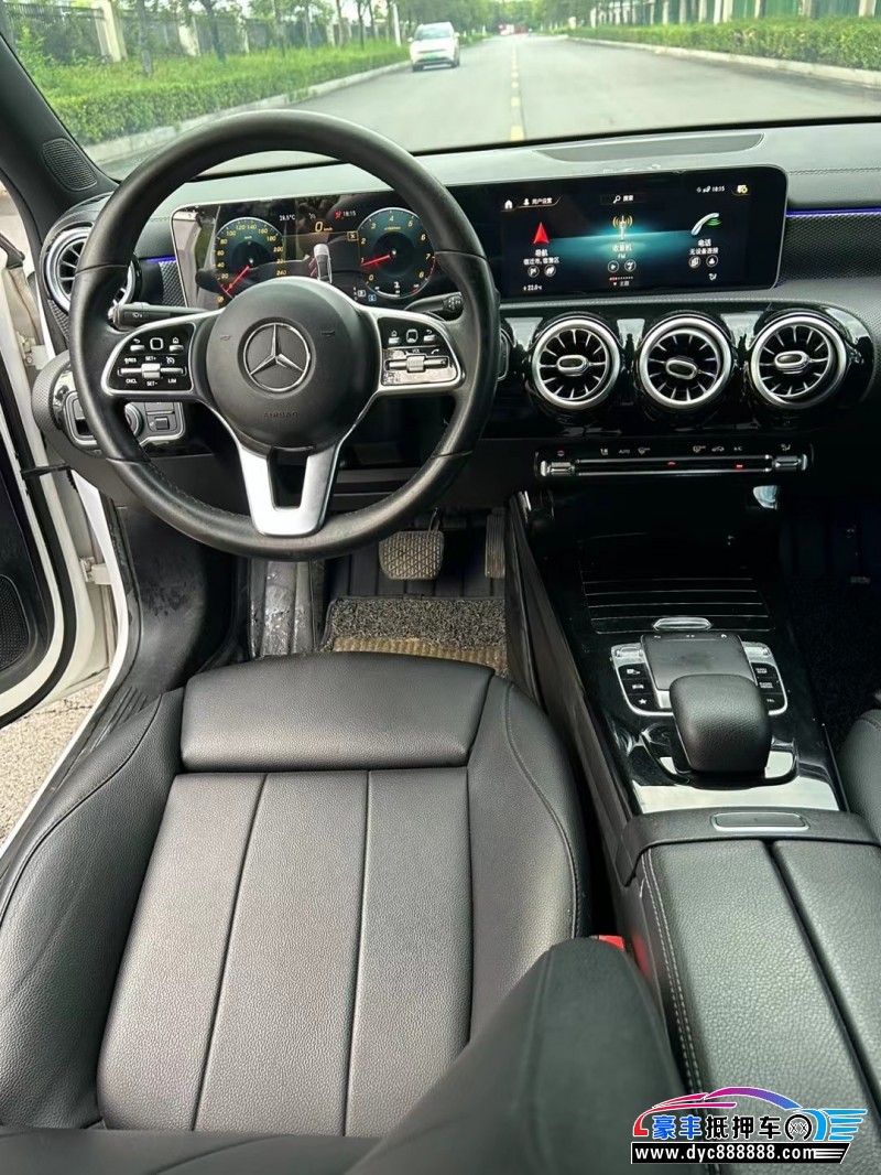 20年奔驰A轿车抵押车出售