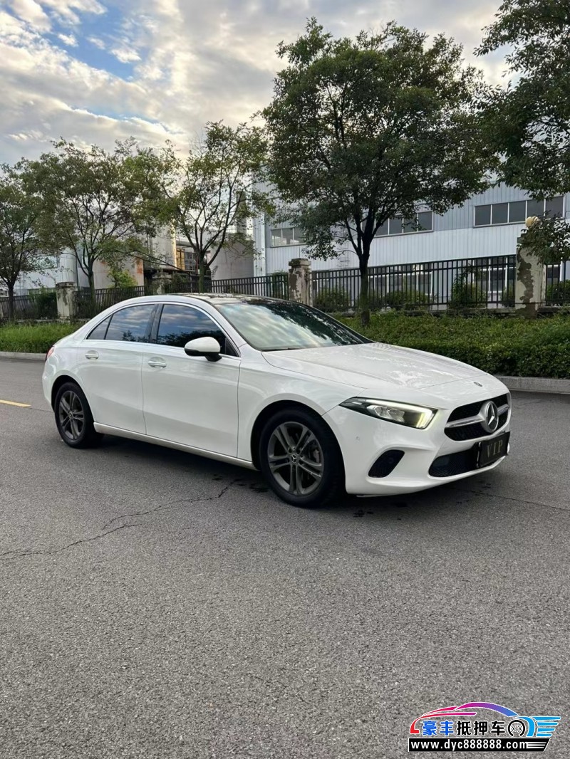 20年奔驰A轿车抵押车出售