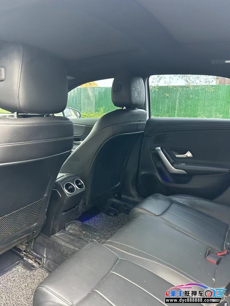 20年奔驰A轿车抵押车出售